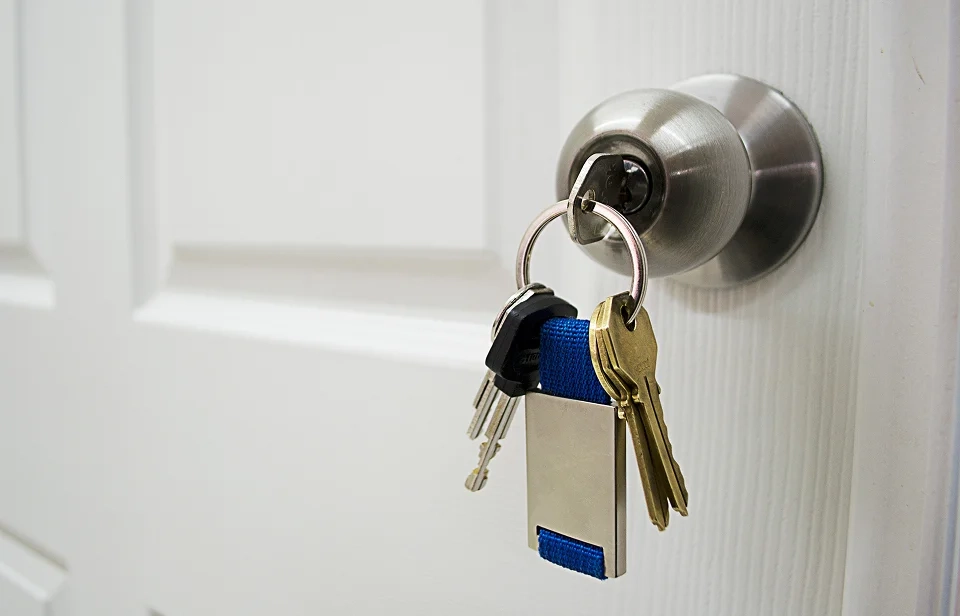 Ouverture de porte en urgence, sans dégât inutile